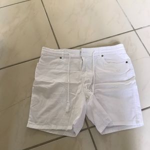Caribbean Joe White 98% cotton   2% spandex shorts